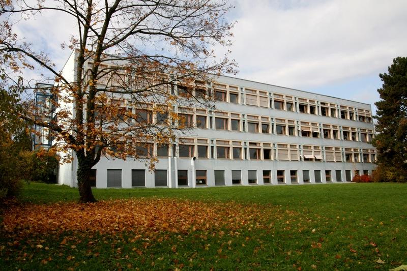 Schulhaus Spiegelfeld Sued