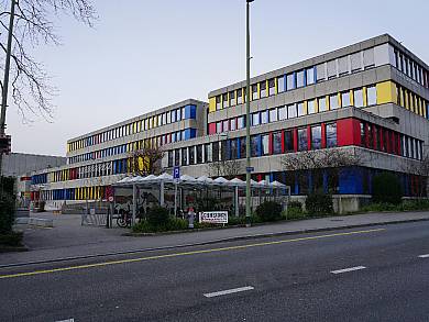 Burggartenschulhaus Ansicht Talseite