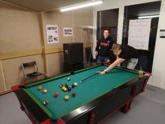 Billiardspiel im Jugendhaus "Schützenhaus