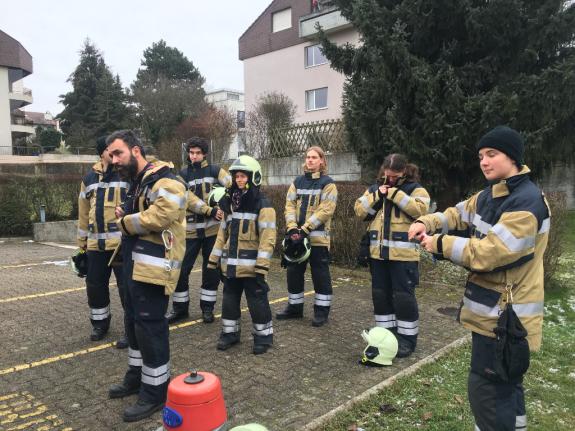 Die Rekruten 2019 vor der ersten Schlauchdienstlektion