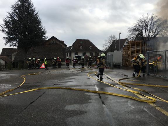 Bekämpfung eines fiktiven Autobrandes