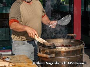 Hauptübung 2024 - Impressionen - Lukas Keller Offizier a.D. als Marroni-Mann