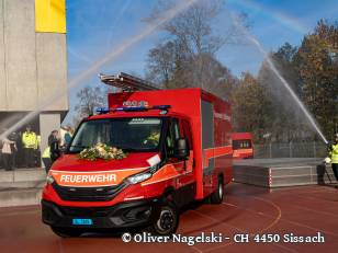 Hauptübung 2024 - Impressionen - Wassersalut für das neue Transportfahrzeug