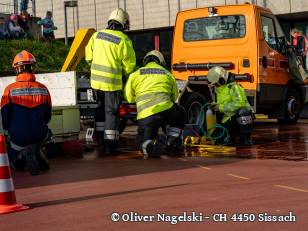 Hauptübung 2024 - Impressionen - Heben von Lasten