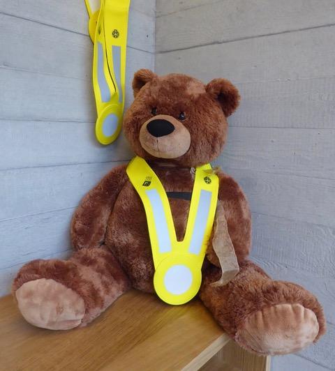 Teddybär mit Sicherheitsdreieck