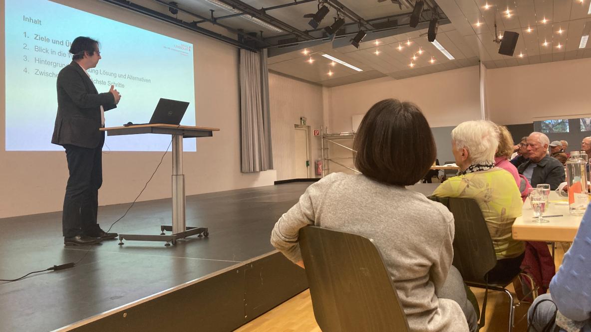 Alain Aschwanden präsentiert die Ziele des Vorhabens.